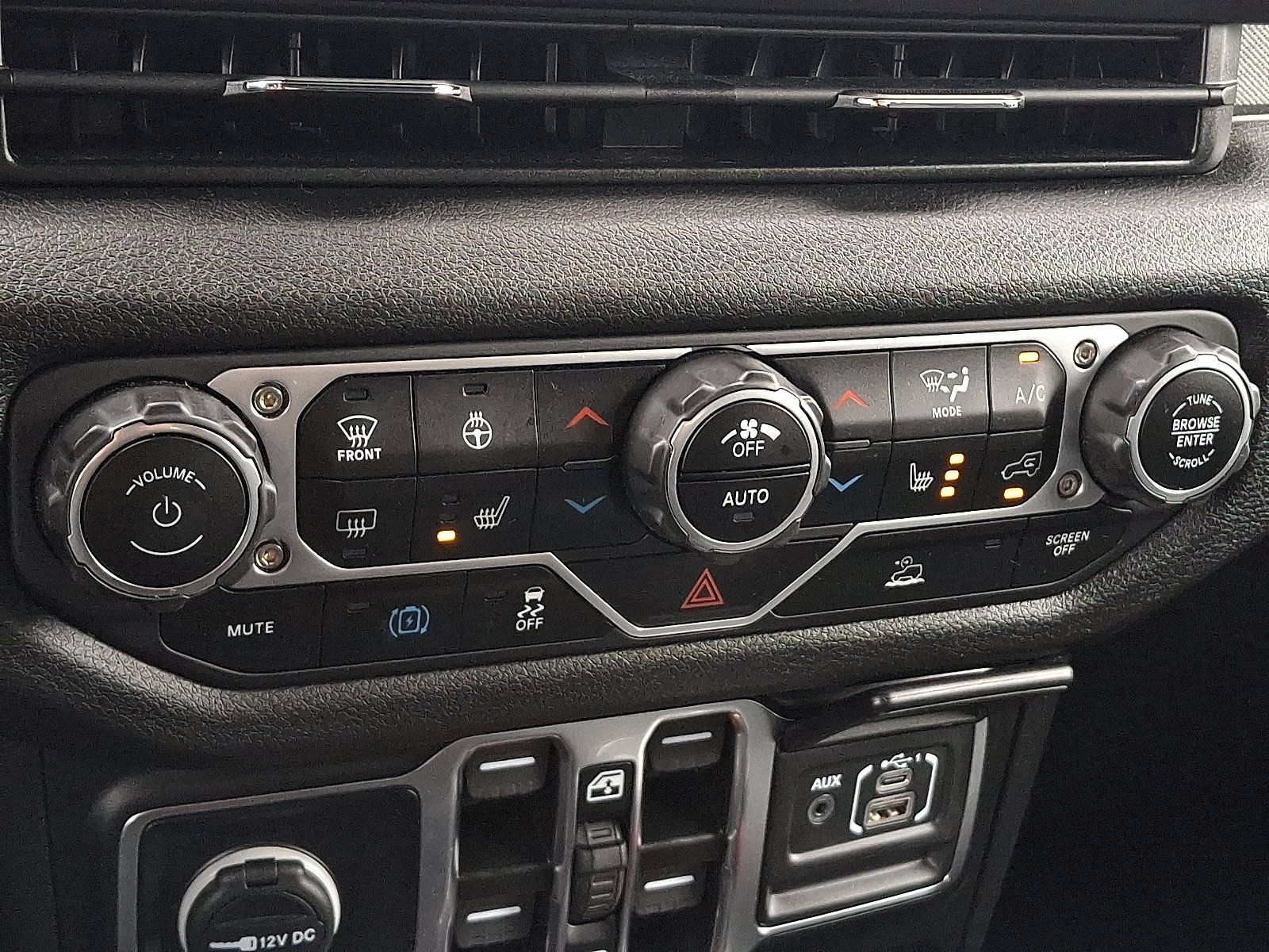 Certified 2024 Jeep Wrangler Unlimited AWD/4WD image 15