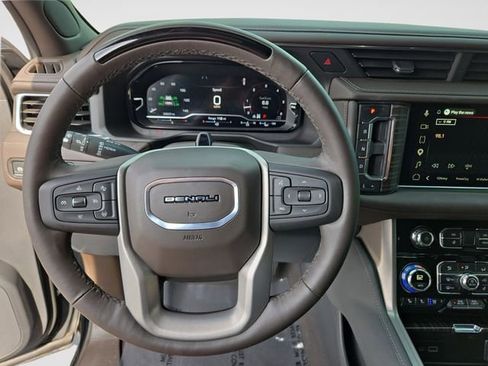 Used 2024 GMC Yukon Denali w/ Advanced Technology Package AWD/4WD image 20