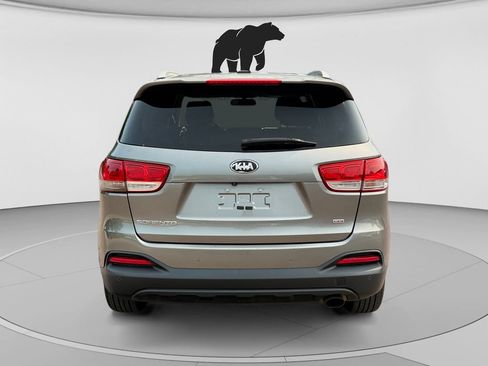 Used 2016 Kia Sorento FWD w/ LX Convenience Package image 4