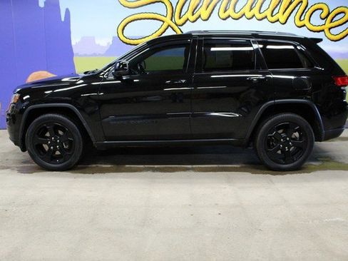 Used 2019 Jeep Grand Cherokee Laredo image 8