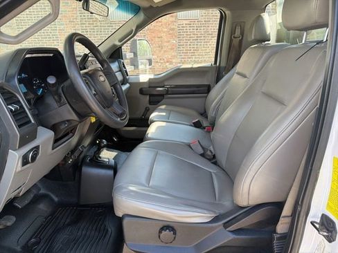 Used 2017 Ford F550 4x4 Regular Cab Super Duty image 11