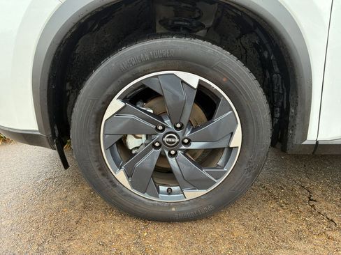Used 2025 Nissan Rogue SV FWD image 27