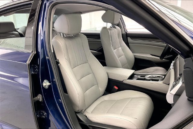 Used 2020 Honda Accord Touring image 7
