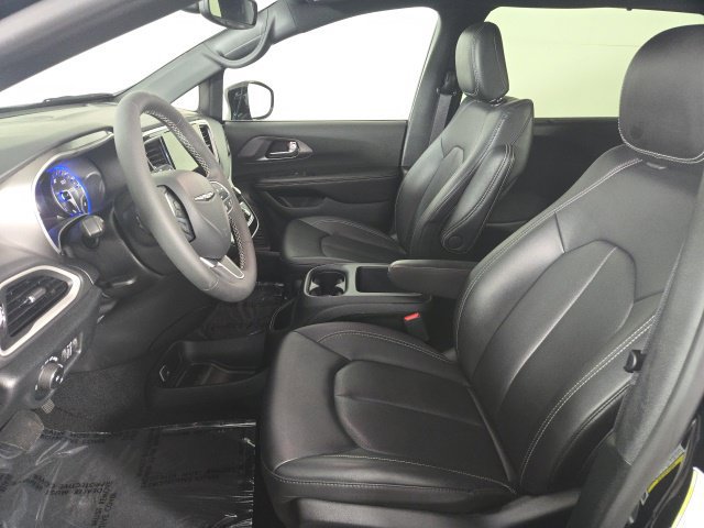 Used 2026 Chrysler Pacifica Select FWD image 10