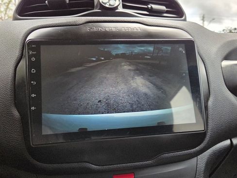 Used 2017 Jeep Renegade Latitude image 30