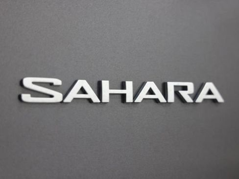Used 2022 Jeep Wrangler Unlimited Sahara w/ LED Lighting Group AWD/4WD image 8