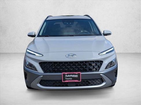 Used 2022 Hyundai Kona Limited FWD image 2