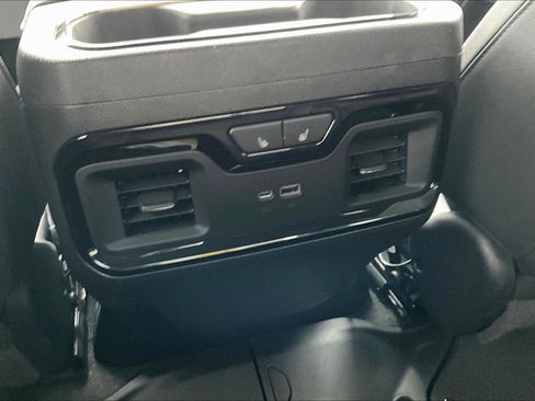 Certified 2022 GMC Sierra 1500 AT4 w/ AT4 Premium Package image 30