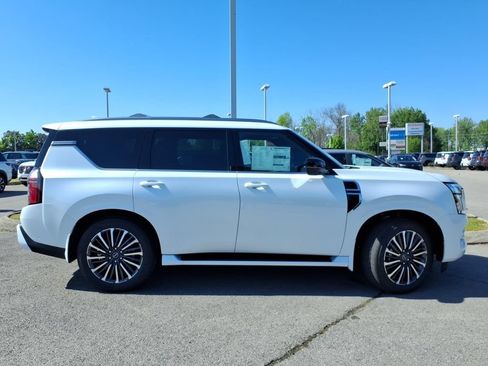 Used 2026 Nissan Armada Platinum Reserve w/ Accent Package AWD/4WD image 2