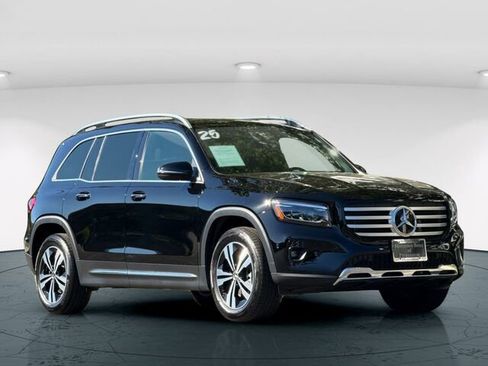 Used 2025 Mercedes-Benz GLB 250 4MATIC image 9