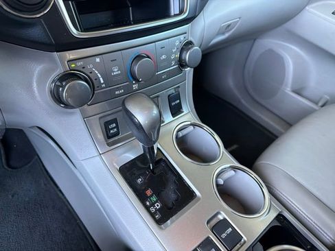 Used 2013 Toyota Highlander SE AWD/4WD image 6