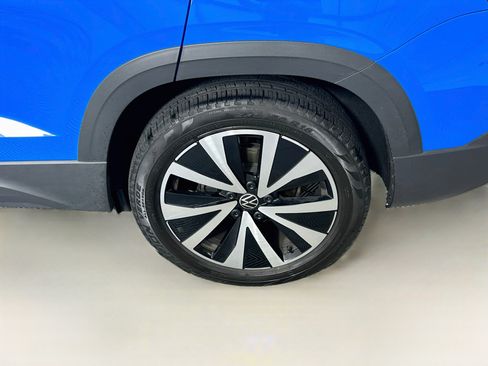 Used 2023 Volkswagen Taos SE w/ Panoramic Sunroof Package AWD/4WD image 11