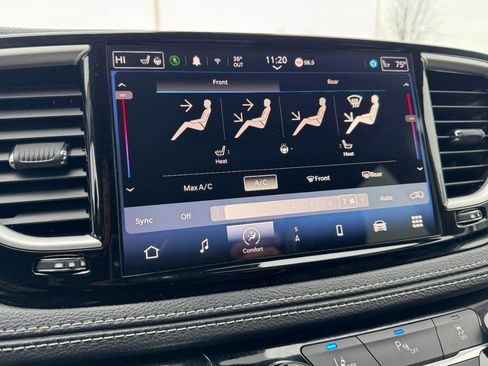 Used 2024 Chrysler Pacifica Select image 22