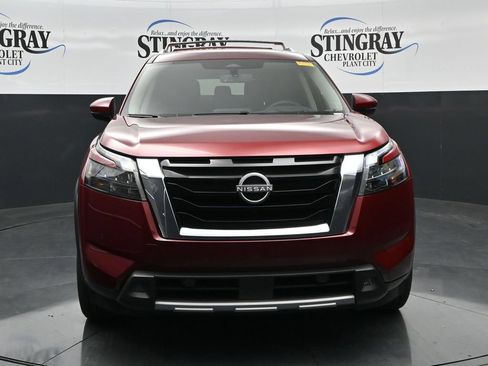 Used 2025 Nissan Pathfinder Platinum w/ Cargo Package FWD image 2