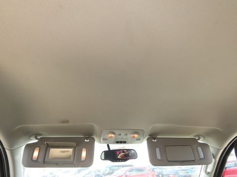 Used 2017 Chevrolet Traverse LT FWD image 24