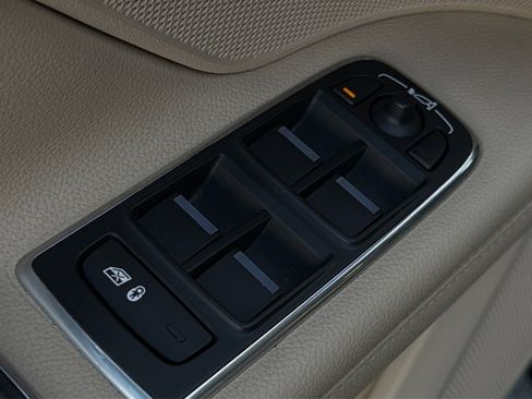 Used 2016 Jaguar XF Prestige RWD image 37