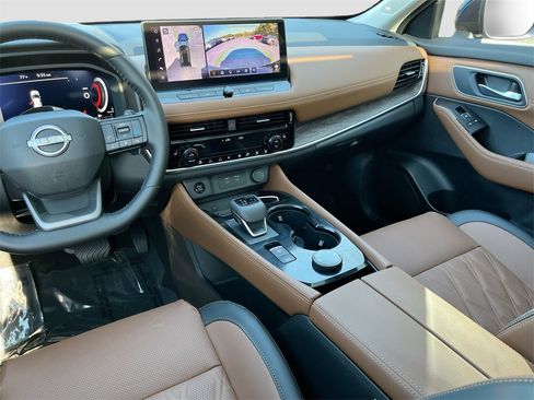 Used 2025 Nissan Rogue Platinum w/ Tech Package image 20