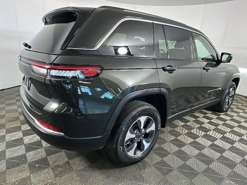 Used 2023 Jeep Grand Cherokee 4WD 4xe image 3