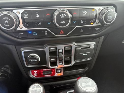 Used 2022 Jeep Wrangler Unlimited Rubicon 4xe w/ Cold Weather Group image 20