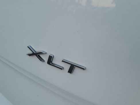 Used 2022 Ford Transit Connect XLT image 6