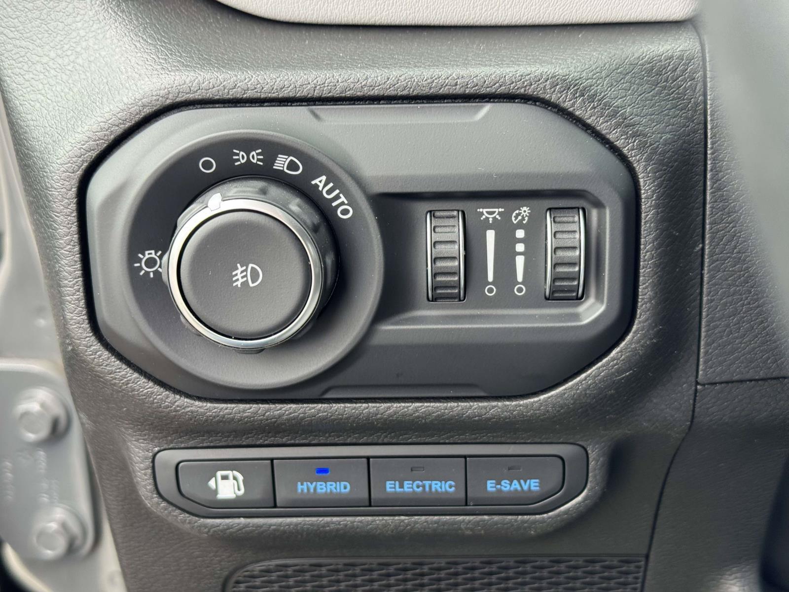 Used 2022 Jeep Wrangler Unlimited Sahara AWD/4WD image 25