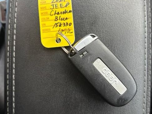 Used 2021 Jeep Cherokee Latitude Lux AWD/4WD image 17