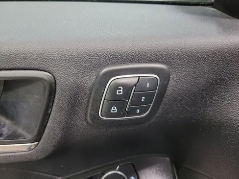 Used 2022 Ford Escape Titanium image 34