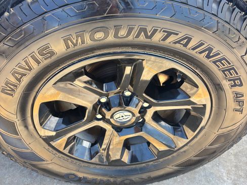 Used 2019 Toyota 4Runner SR5 Premium image 10