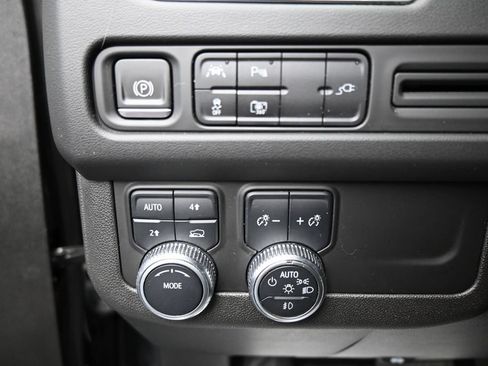 Used 2022 GMC Yukon SLT w/ SLT Premium Package AWD/4WD image 12