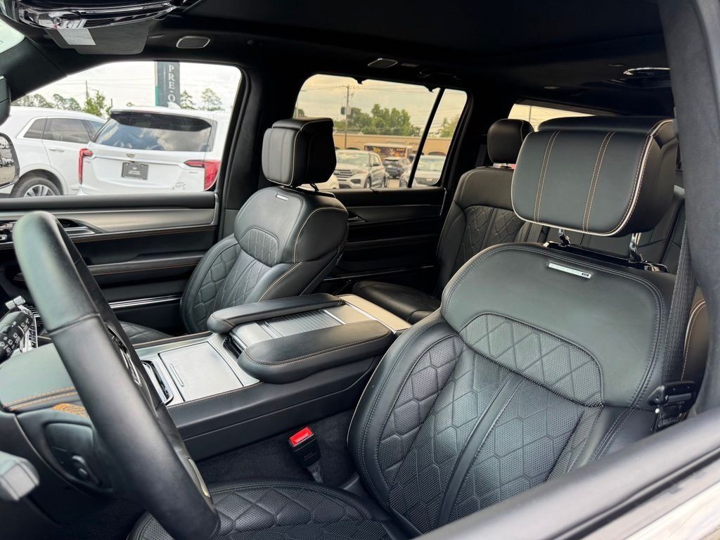 Used 2023 Jeep Grand Wagoneer Series III AWD/4WD image 26