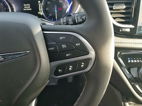 New 2026 Chrysler Pacifica Limited w/ Uconnect Theater Family Group image 26