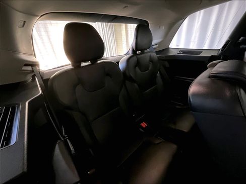 Used 2021 Volvo XC90 T6 Momentum w/ Advanced Package image 17