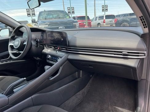 Used 2024 Hyundai Elantra SEL FWD image 21