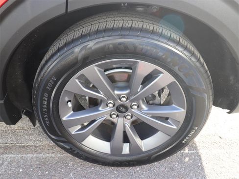 Certified 2022 Ford Explorer XLT w/ Equipment Group 202A image 24