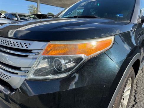 Used 2014 Ford Explorer XLT w/ Equipment Group 202A AWD/4WD image 14
