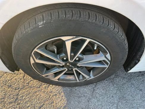 Used 2024 Kia Forte LXS w/ LXS Technology Package FWD image 8