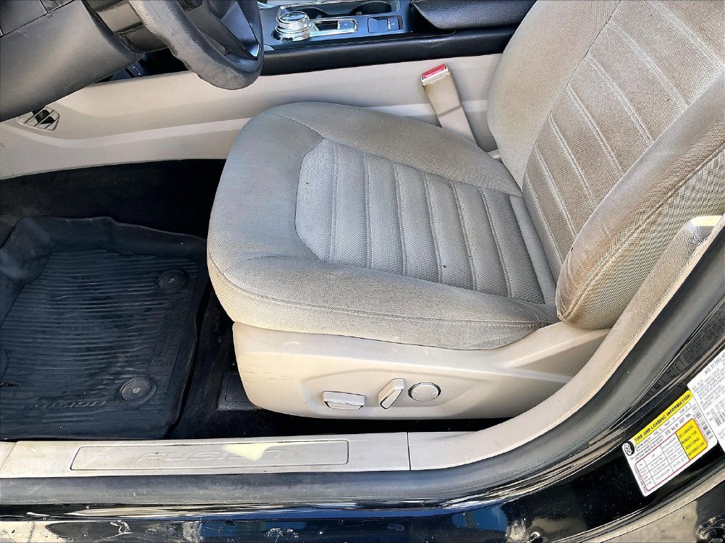 Used 2018 Ford Fusion SE w/ Fusion SE Technology Package FWD image 32