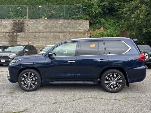 Used 2019 Lexus LX 570 4WD w/ Luxury Package image 3