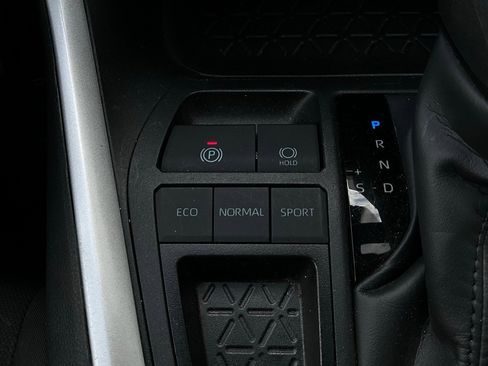 Used 2025 Toyota RAV4 XLE image 24