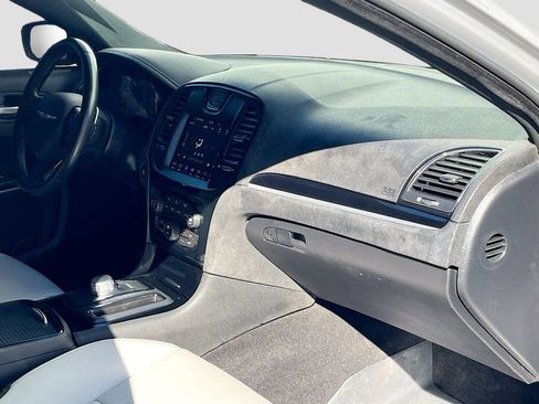 Used 2019 Chrysler 300 S w/ Safetytec Plus Group image 31