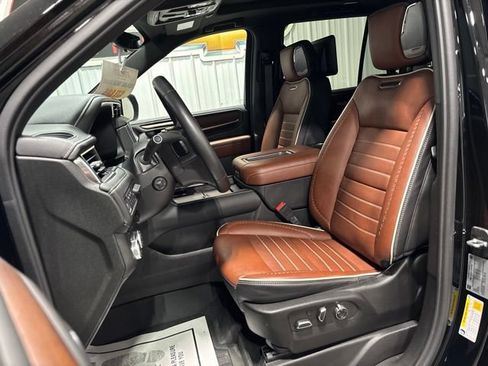 Used 2024 GMC Yukon Denali Ultimate AWD/4WD image 19