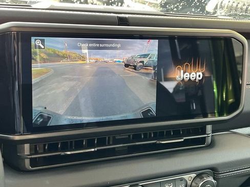 New 2025 Jeep Gladiator Sport image 29