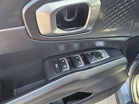 Used 2024 Kia Sorento S image 15