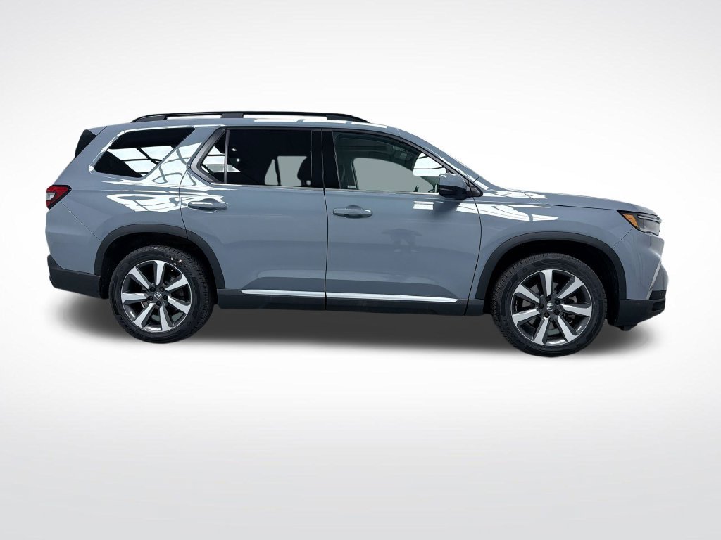Used 2025 Honda Pilot Touring image 11