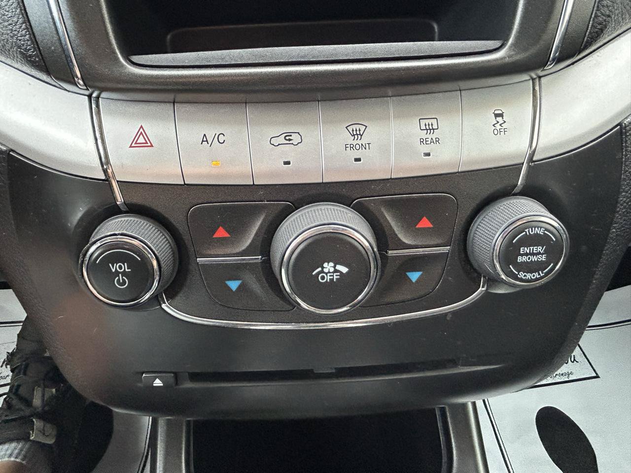 Used 2014 Dodge Journey SXT FWD image 23