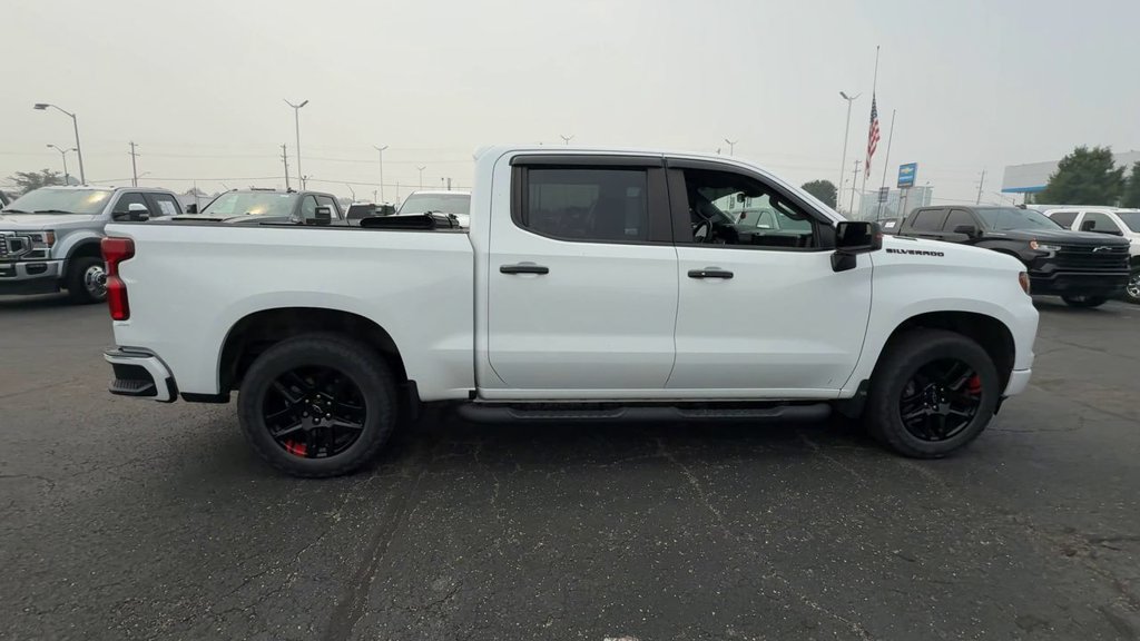 Used 2023 Chevrolet Silverado 1500 RST w/ Redline Edition AWD/4WD image 9