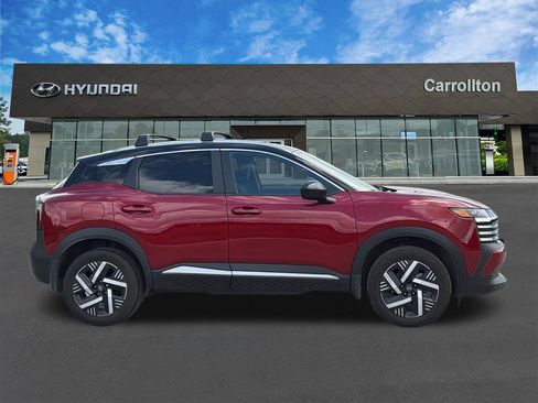 Used 2025 Nissan Kicks SV w/ SV Premium Package FWD image 4