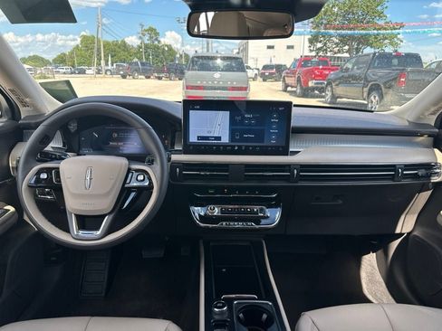 Used 2024 Lincoln Corsair FWD image 11