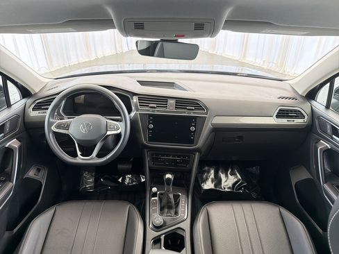 Certified 2024 Volkswagen Tiguan SE image 16