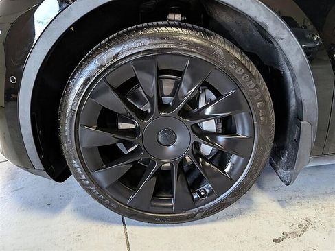 Used 2021 Tesla Model Y Long Range AWD/4WD image 15